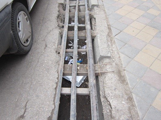 اجرای طرح ضربتی پاکسازی شبکههای اصلی جمع آوری آبهای سطحی