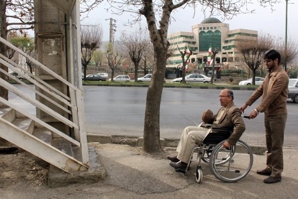 نتیجه تصویری برای تردد معلولان در شهر