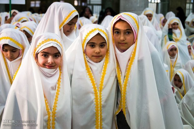 جشن بزرگ ۱۲ هزار نفری روز دانش آموز در اهواز برگزار شد جشن بزرگ ۱۲ هزار نفری روز دانش آموز در اهواز برگزار شد