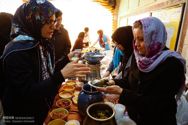 برگزاری بازارچه خیریه به نفع زنان خودسرپرست مبتلا به سرطان