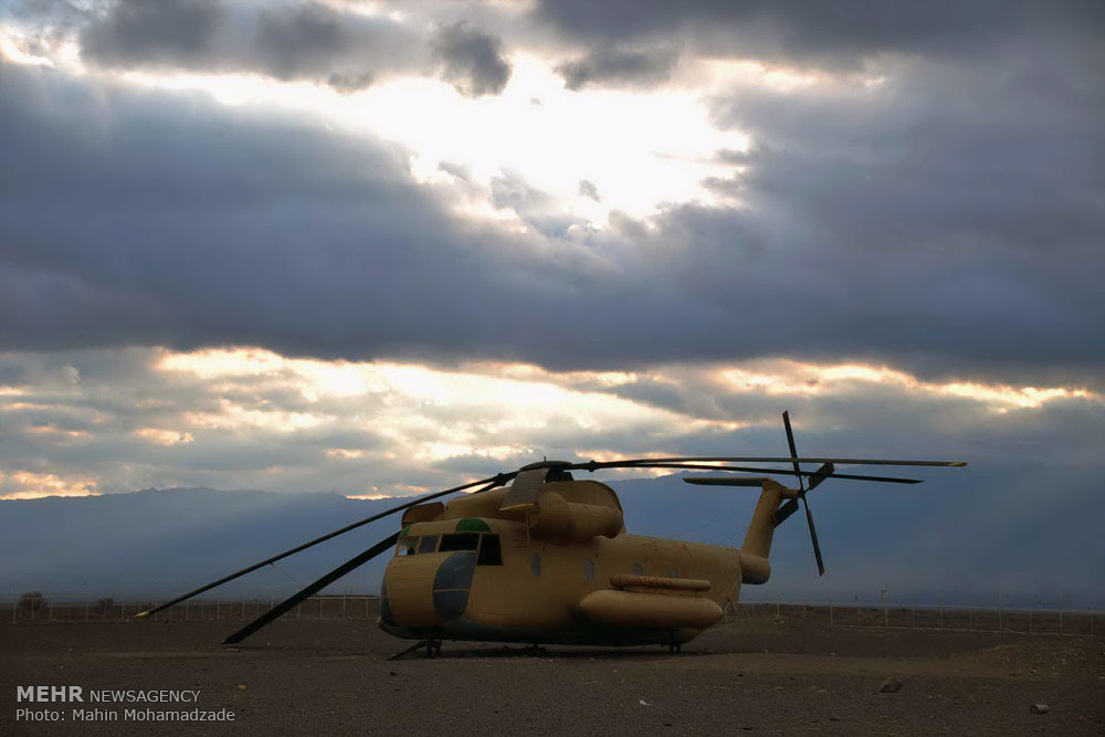 مروری بر تاریخ ۵ اردیبهشت ماه/هیمنه آمریکا زیر شن های طبس دفن شد