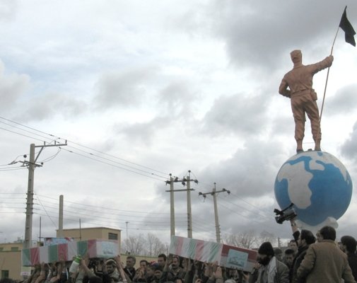 سه لاله گمنام ميهمان ديار همدان/دشمنان از رمز شهادت طلبی غافلند 