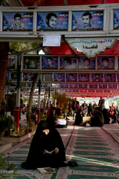 زیارت اهل قبور و شهدا در آخرین پنج شنبه سال در قم