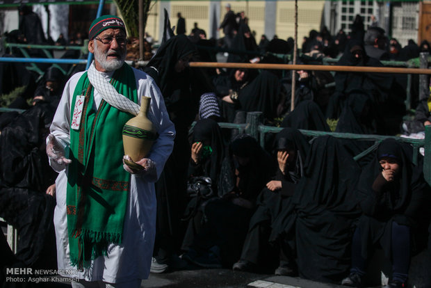 تجمع عزاداران فاطمی در میدان هفت تیر