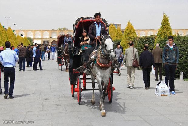مهمانان نوروزی در میدان امام(ره) اصفهان