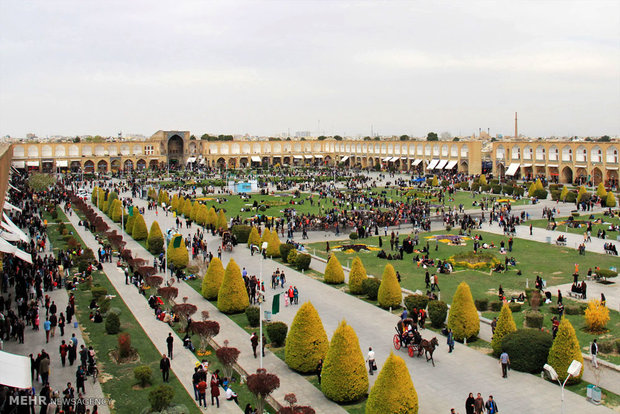 مهمانان نوروزی در میدان امام(ره) اصفهان