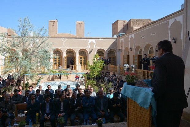 جاذبه های اردکان باید به نحوی شایسته به گردشگران معرفی شود