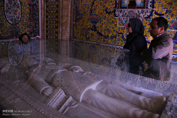 سنگ قبر ناصرالدین شاه کجا بماند؟