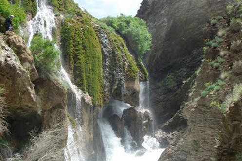 فیلم/آبشار هفت آسیاب شهرستان دره شهر از مهمترین آبشارهای ایلام