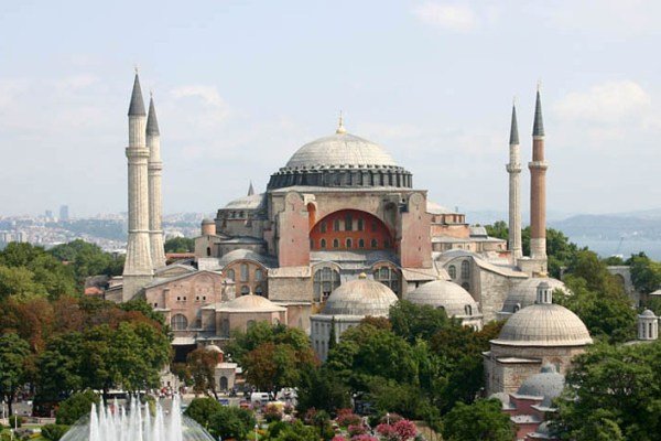Ayasofya Camii'ndeki 5'inci cuma namazı yoğun katılımla eda edildi
Ayasofya Camii'ndeki 5'inci cuma namazı yoğun katılımla eda edildi