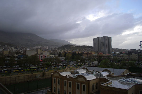 بارش باران در کردستان/ کاهش گرد و خاک به دلیل وزش باد و بارش