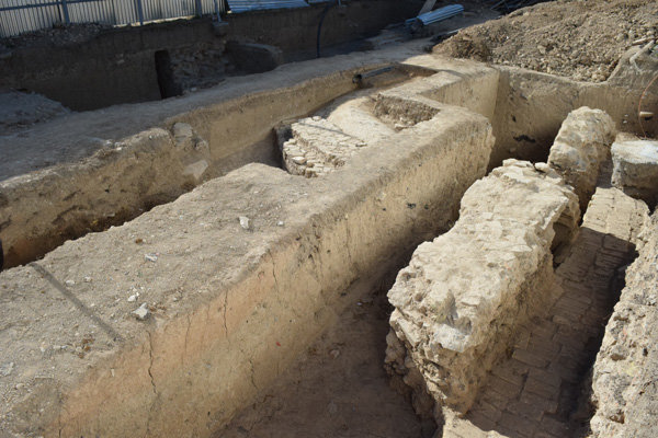 پایه‌های کاخ جهان نمای اصفهان کشف شد