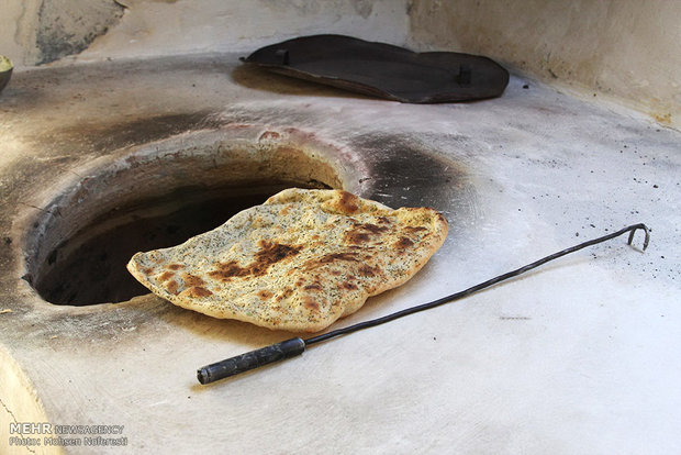 سهمیه آرد بیش از ۴۰ نانوا در شهر اصفهان قطع شد/ احتمال گرانی نان