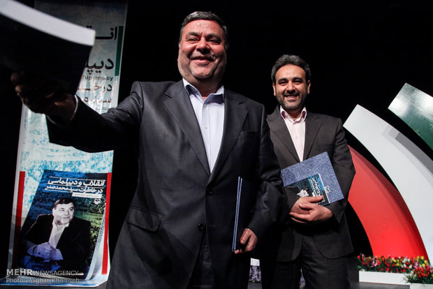 وقتی گلآقا به بنیصدر تذکر داد/انقلابیهایی که حقوق نمیگرفتند!