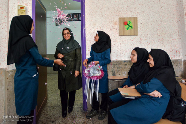 Bugün İran'da Öğretmenler Günü kutlanıyor