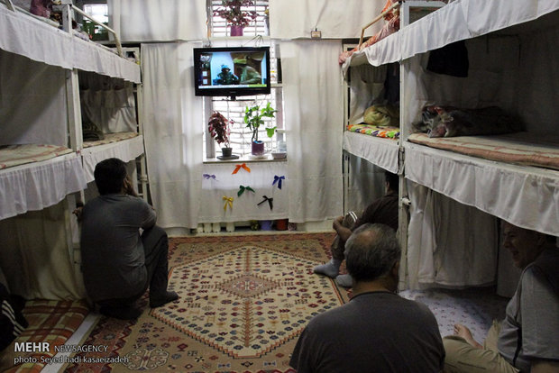 یک روز در بندِ زندانهای خاص/ بساط مجرمین در اینجا پهنِ پهن است!