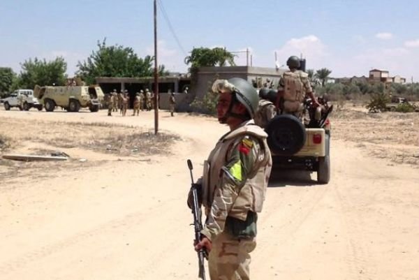 حمله افراد مسلح به شمال سیناء/ ۳۰ نیروی ارتش کشته و زخمی شدند
