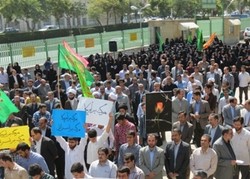 دانشجویان اراک در اعتراض به جنایات آل سعود در یمن تجمع کردند