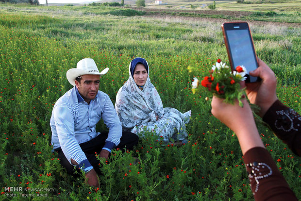 مراد اللهیاری معلم و راننده خودرو دانش آموزان روستای بیاتان سوخته استان مرکزی