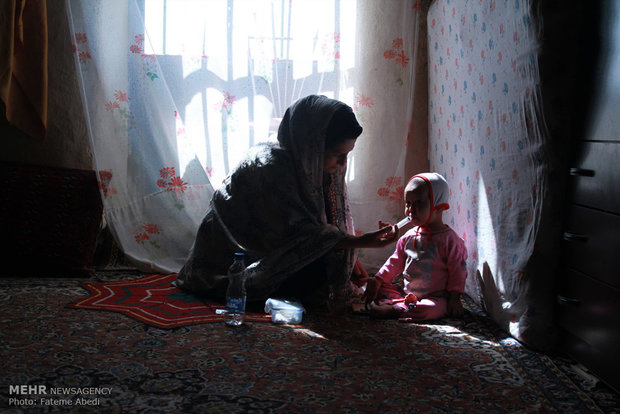 مراد اللهیاری معلم و راننده خودرو دانش آموزان روستای بیاتان سوخته استان مرکزی