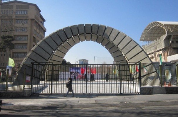 اعتراض دانشجویان دانشگاه امیرکبیر به حضور «جفری ساکس»