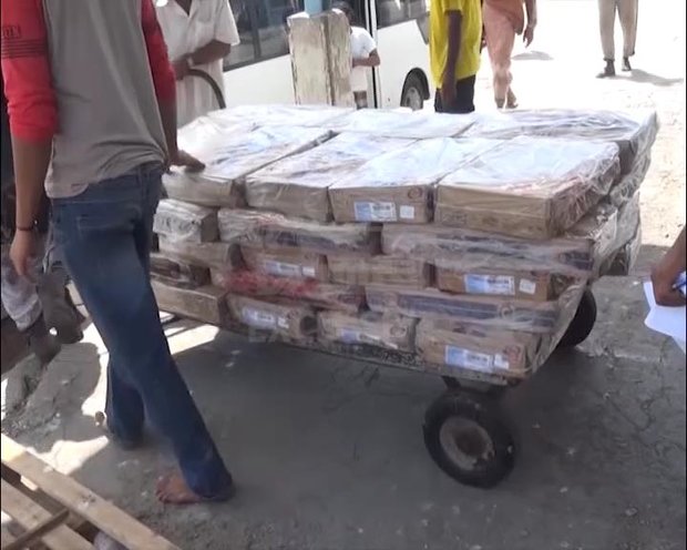 Food supply delivery to Yemenis