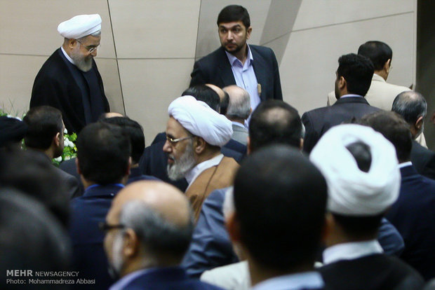 Rouhani attends inauguration of Azad Uni. projects