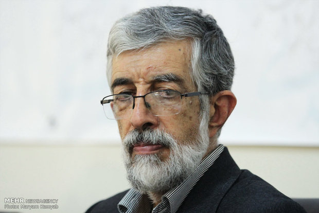 حداد عادل: قائد الثورة الاسلامية رفع علم "الشعر الثوري" 