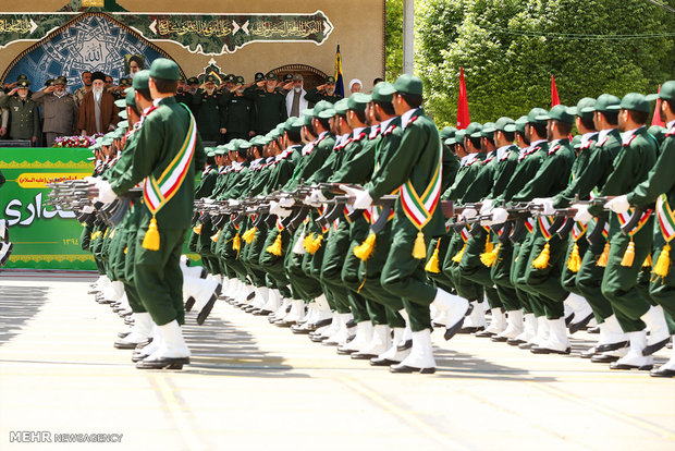 دانش‌آموختگی دانشجویان دانشگاه امام حسین(ع) با حضور رهبر انقلاب