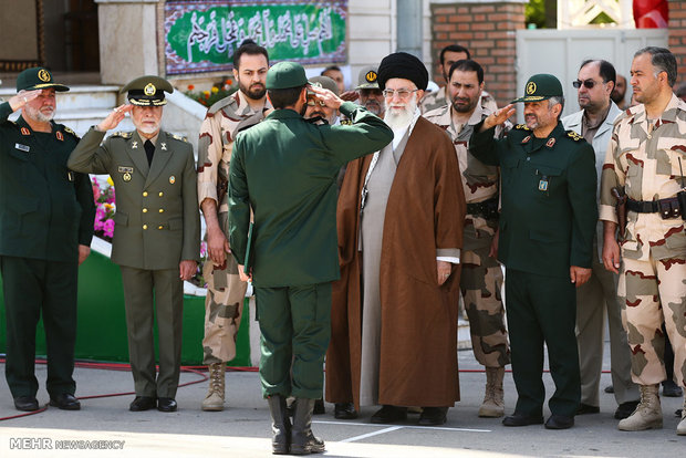 دانش‌آموختگی دانشجویان دانشگاه امام حسین(ع) با حضور رهبر انقلاب