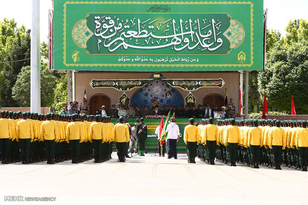 دانش‌آموختگی دانشجویان دانشگاه امام حسین(ع) با حضور رهبر انقلاب