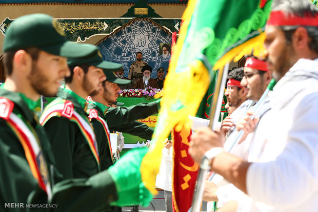 دانش‌آموختگی دانشجویان دانشگاه امام حسین(ع) با حضور رهبر انقلاب