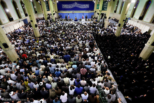 دیدار شرکت‌کنندگان در مسابقات بین‌المللی قرآن با رهبر انقلاب 