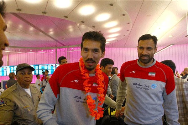 تصاویری از ورود تیم ملی والیبال ایران به لس آنجلس