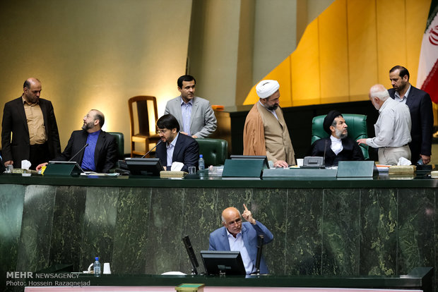 مجلس الشورى الاسلامي يقر قانونا يلزم الحكومة بحفظ الانجازات النووية