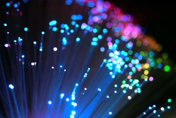 عملیات اجرایی شبکه فیبر نوری باند پهن تهران آغاز شد