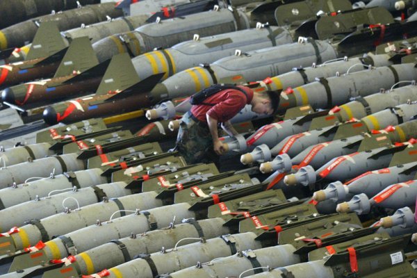 آمریکا با فروش ۱۶۰۰ بمب هوشمند به امارات موافقت کرد