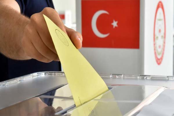 AK Parti çoğunluğu kaybetti AK Parti çoğunluğu kaybetti