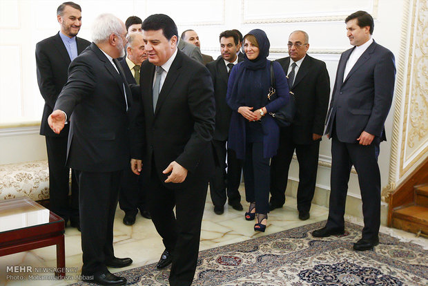لقاء بين وزير الخارجية الايراني محمد جواد ظريف و رئيس مجلس الشعب السوري محمد جهاد اللحام