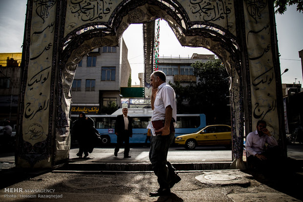 Iranians celebrating Imam Mahdi birth anniversary