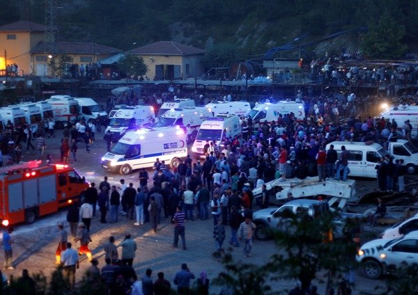 Sur'da patlama: 7 güvenlik görevlisi yaralı  Sur'da patlama: 7 güvenlik görevlisi yaralı