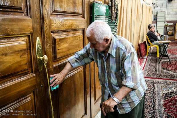 عطر پاکی در مساجد کرمانشاه با برپایی آئین غبارروبی خانههای خدا