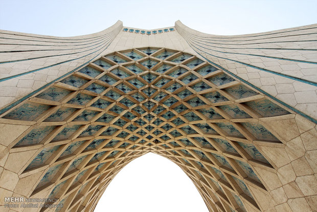 بازدید اعضای شورای شهر از روند مرمت برج آزادی تهران