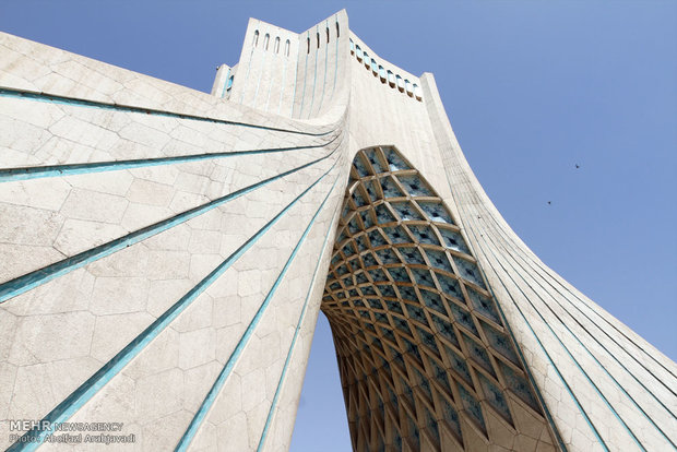 بازدید اعضای شورای شهر از روند مرمت برج آزادی تهران