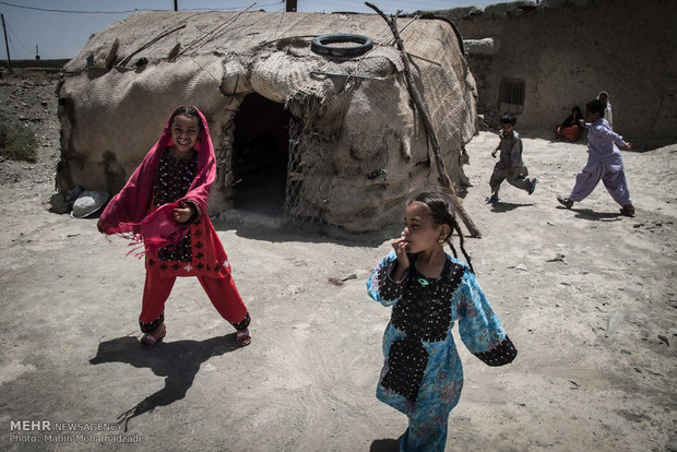 انيسه دختر 9 ساله دچار بیماری هستژ وبه در در روستای مرزی مورتی در مناطق بلوچستان