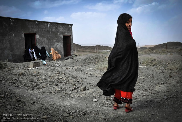 انيسه دختر 9 ساله دچار بیماری هستژ وبه در در روستای مرزی مورتی در مناطق بلوچستان