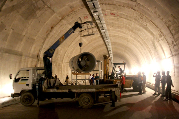 حفاری تونل کبیرکوه سال آینده به پایان می رسد