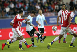 آرژانتین دقیقه ۹۰ برد را از دست داد/ پیروزی اروگوئه مقابل مکزیک