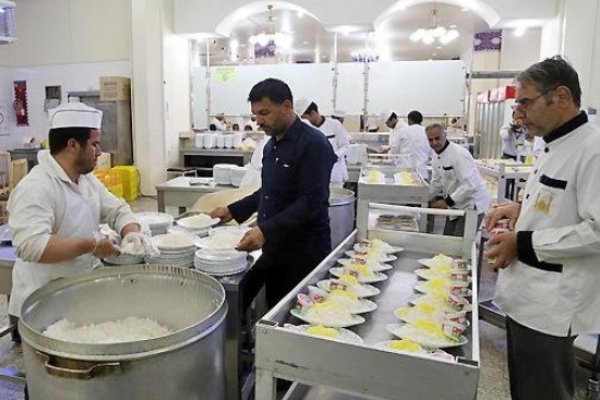توزیع بیش از ۱۰ هزار غذای گرم بین نیازمندان اصفهان