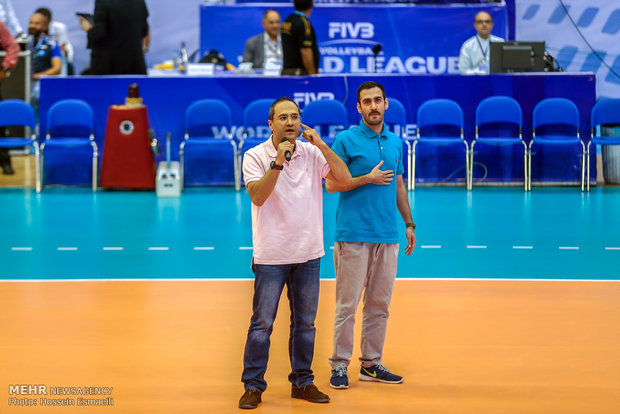 Iran-US volleyball sidelines